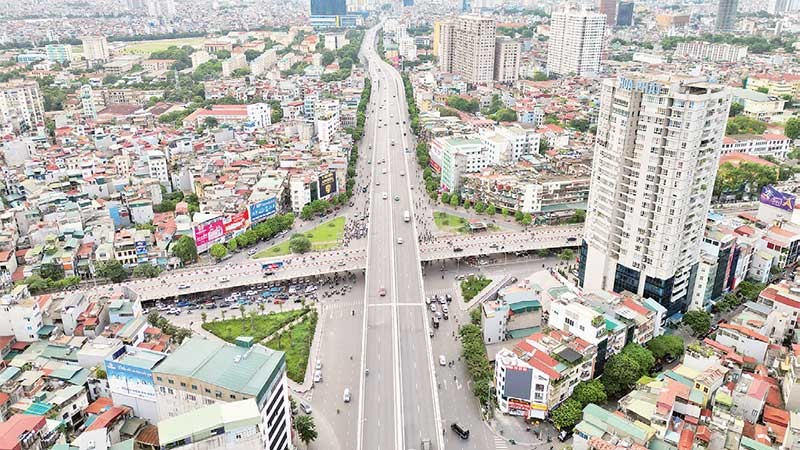 Trong những năm qua, thành phố Hà Nội đã huy động nhiều nguồn lực đầu tư xây dựng nhiều công trình hạ tầng giao thông hiện đại, đa dạng, đồng bộ, xứng tầm với vị thế trung tâm chính trị, kinh tế-xã hội của cả nước.