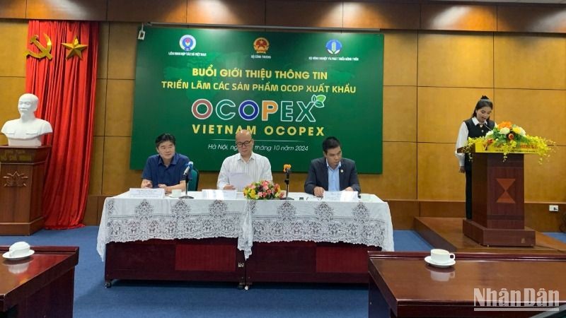 NDO -  Triển lãm các sản phẩm OCOP xuất khẩu năm 2024 sẽ mở ra cơ hội cho các chủ thể OCOP tiếp cận với các doanh nghiệp nước ngoài, các cơ quan đại diện, và các tổ chức xúc tiến thương mại nước ngoài tại Việt Nam. Ngoài ra, việc gặp gỡ các chuyên gia có kinh nghiệm trong lĩnh vực xuất nhập khẩu tại Triển lãm sẽ hỗ trợ các chủ thể OCOP trong việc đổi mới tư duy sản xuất và tổ chức sản xuất theo hướng bài bản, bền vững.