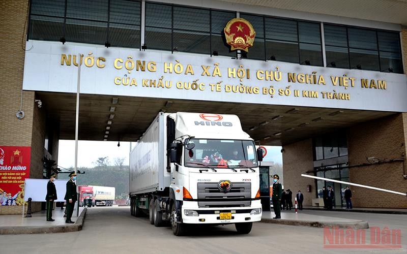 NDO -  Văn phòng Thông báo và Điểm hỏi đáp quốc gia về vệ sinh dịch tễ và kiểm dịch động thực vật Việt Nam (Văn phòng SPS Việt Nam) cho biết, tính đến 11 giờ ngày 24/12 đã có 320 mã sản phẩm của các doanh nghiệp của Việt Nam được cấp phép xuất khẩu vào thị trường Trung Quốc.