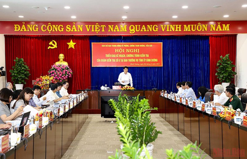 NDO -  Chiều 6/6, tại Bình Dương, Ban Chỉ đạo Trung ương về phòng, chống tham nhũng, tiêu cực đã tổ chức Hội nghị triển khai kế hoạch, chương trình kiểm tra của Đoàn kiểm tra số 6 tại Ban Thường vụ Tỉnh ủy Bình Dương.