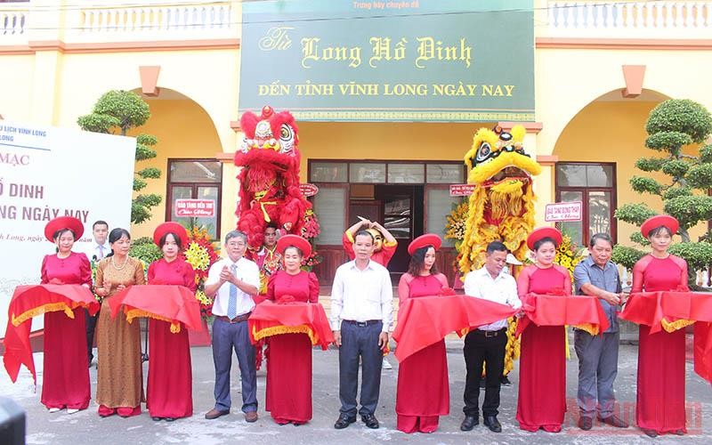 NDO -  Sáng 25/4, tại Bảo tàng tỉnh Vĩnh Long, Sở Văn hóa, Thể thao và Du lịch tỉnh Vĩnh Long khai mạc trưng bày chuyên đề “Từ Long Hồ dinh đến tỉnh Vĩnh Long ngày nay” và cụm ảnh tiêu biểu của các tỉnh miền Tây Nam Bộ xưa và nay.