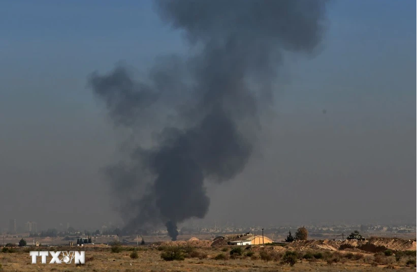 (ĐCSVN) - Israel đã tăng cường các cuộc không kích trên khắp Syria và tiến hành các hoạt động trên bộ đáng kể, nhắm vào cơ sở hạ tầng quân sự quan trọng sau sự sụp đổ của chính quyền Tổng thống Bashar al-Assad.