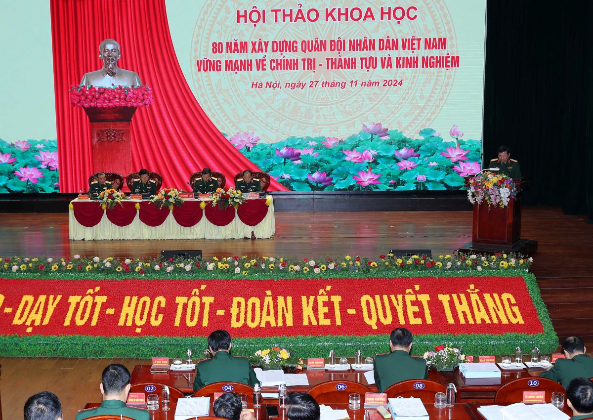 (ĐCSVN) - Tham luận của các tướng lĩnh, nhà khoa học trong và ngoài Quân đội đã đi sâu phân tích, luận giải và làm sâu sắc thêm những vấn đề lý luận trong xây dựng Quân đội vững mạnh về chính trị; đồng thời khẳng định, xây dựng Quân đội vững mạnh về chính trị là nguyên tắc cơ bản, là bài học xuyên suốt quá trình xây dựng, chiến đấu, trưởng thành, chiến thắng của Quân đội nhân dân Việt Nam...