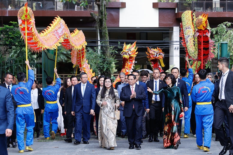 (ĐCSVN) - Chương trình “Ngày Việt Nam tại Brazil” không chỉ tôn vinh những giá trị văn hoá, nghệ thuật, lịch sử phong phú của dân tộc Việt Nam qua hàng nghìn năm phát triển, mà còn thể hiện sức sống, khát vọng của dân tộc vươn lên trong kỷ nguyên mới - kỷ nguyên vươn mình của dân tộc để có vị trí xứng đáng trong nền chính trị thế giới, kinh tế toàn cầu và văn minh nhân loại.