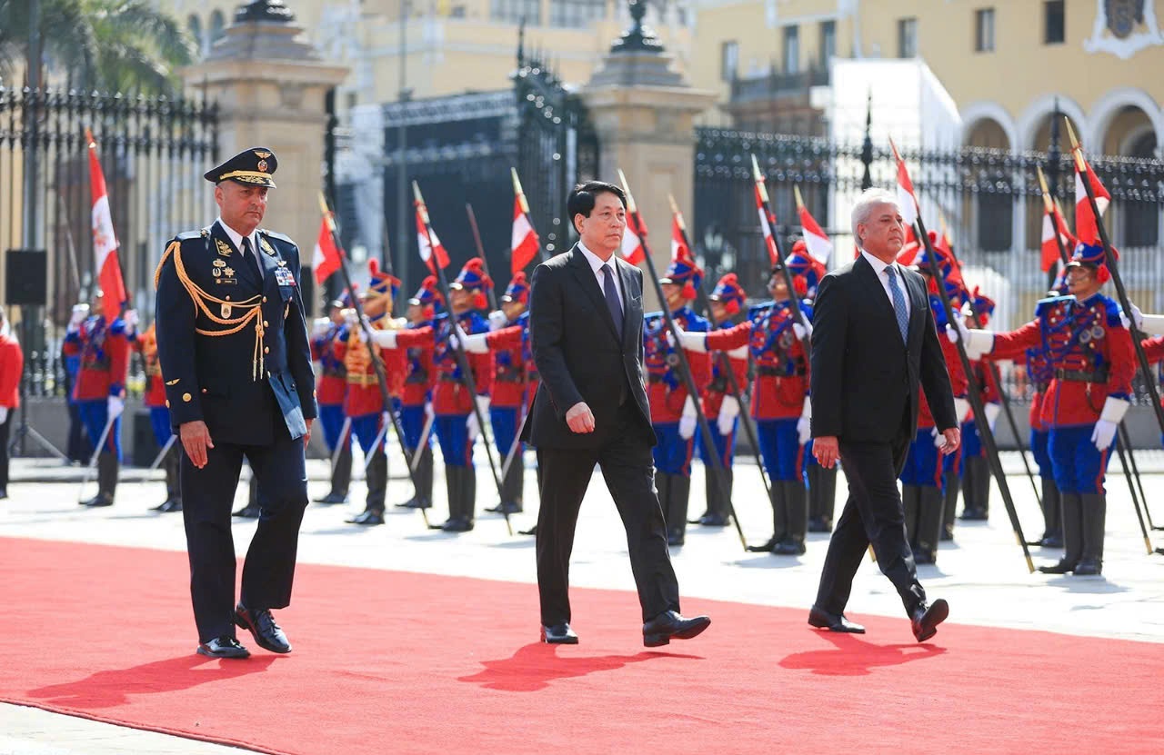 (ĐCSVN) - Chuyến thăm của Chủ tịch nước Lương Cường tới Peru đánh dấu một bước tiến mới trong mối quan hệ giữa hai nước, thể hiện sự coi trọng của Việt Nam đối với Peru. Đây là dịp để hai nước cùng nhìn lại những thành tựu đã đạt được, đồng thời mở ra triển vọng hợp tác trong tương lai, tạo nền tảng vững chắc cho mối quan hệ phát triển bền vững và sâu rộng.