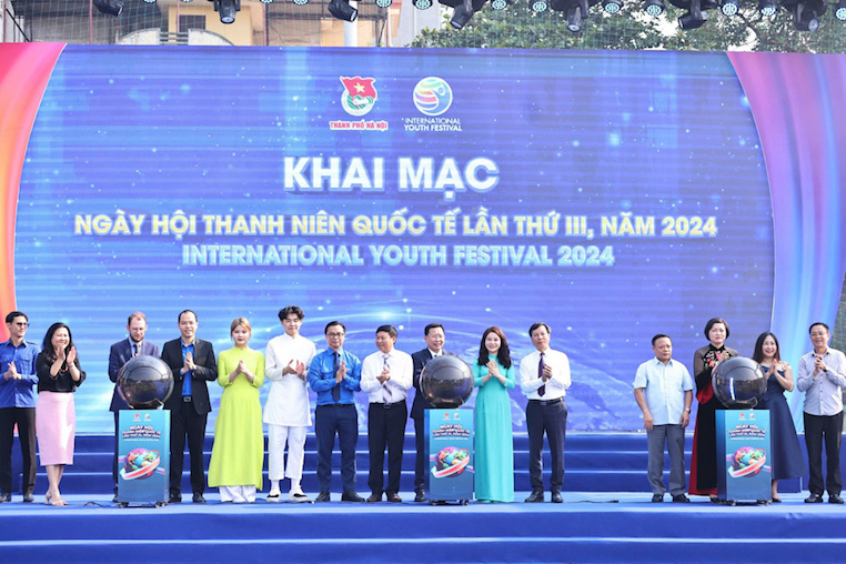 (ĐCSVN) - Ngày hội Thanh niên Quốc tế năm 2024 (International Youth Festival) là sân chơi văn hóa, nghệ thuật, thể thao bổ ích góp phần nâng cao đời sống văn hóa, tinh thần cho các bạn trẻ Thủ đô Hà Nội và quốc tế.