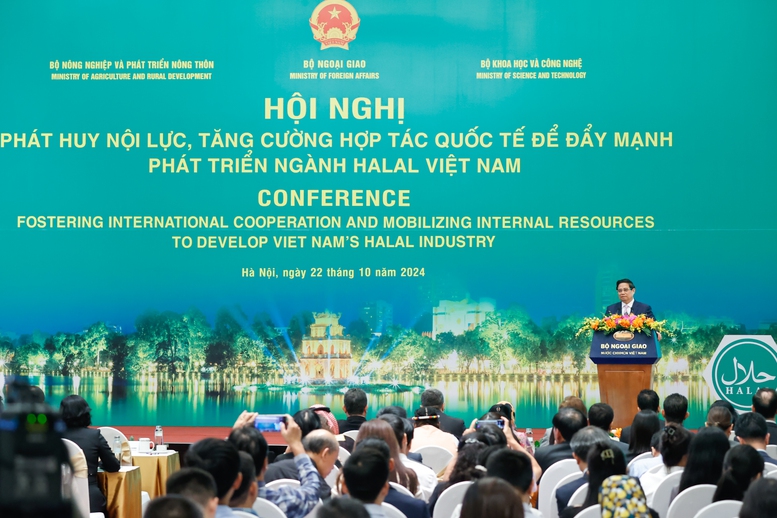 (ĐCSVN) - Thủ tướng Phạm Minh Chính khẳng định: Việt Nam định hướng phát triển ngành Halal Việt Nam trở thành một ngành thế mạnh, đưa Việt Nam trở thành một điểm đến không thể thiếu trong bản đồ Halal toàn cầu, một mắt xích quan trọng trong chuỗi cung ứng các sản phẩm, dịch vụ Halal trên thế giới.