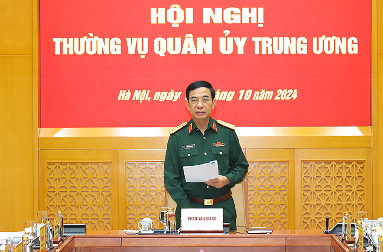 (ĐCSVN) - Đại tướng Phan Văn Giang yêu cầu các cơ quan, đơn vị khẩn trương khắc phục khó khăn, vướng mắc; tiếp tục đẩy nhanh thực hiện các công trình, dự án, bảo đảm tiến độ, chất lượng, hiệu quả, phù hợp với chức năng, nhiệm vụ và tình hình thực tiễn của quân đội.