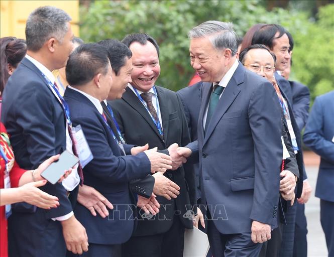 (ĐCSVN) - Tổng Bí thư, Chủ tịch nước Tô Lâm tin tưởng rằng, cộng đồng doanh nhân, doanh nghiệp chắc chắn sẽ đóng vai trò đặc biệt quan trọng trong kỷ nguyên mới - kỷ nguyên vươn mình của dân tộc Việt Nam.