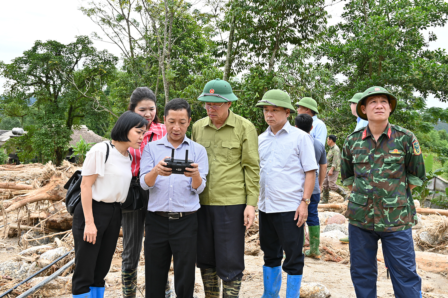 (ĐCSVN) - Tính đến thời điểm này, 05 nạn nhân mất tích trong các vụ sạt lở trên địa bàn huyện Bắc Quang (tỉnh Hà Giang) đã được tìm thấy sau nhiều nỗ lực tìm kiếm của các lực lượng chức năng. 