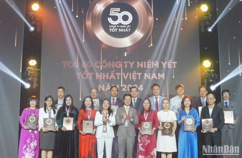  Forbes vinh danh Vietjet ở Top 50 công ty niêm yết tốt nhất Việt Nam năm 2024 