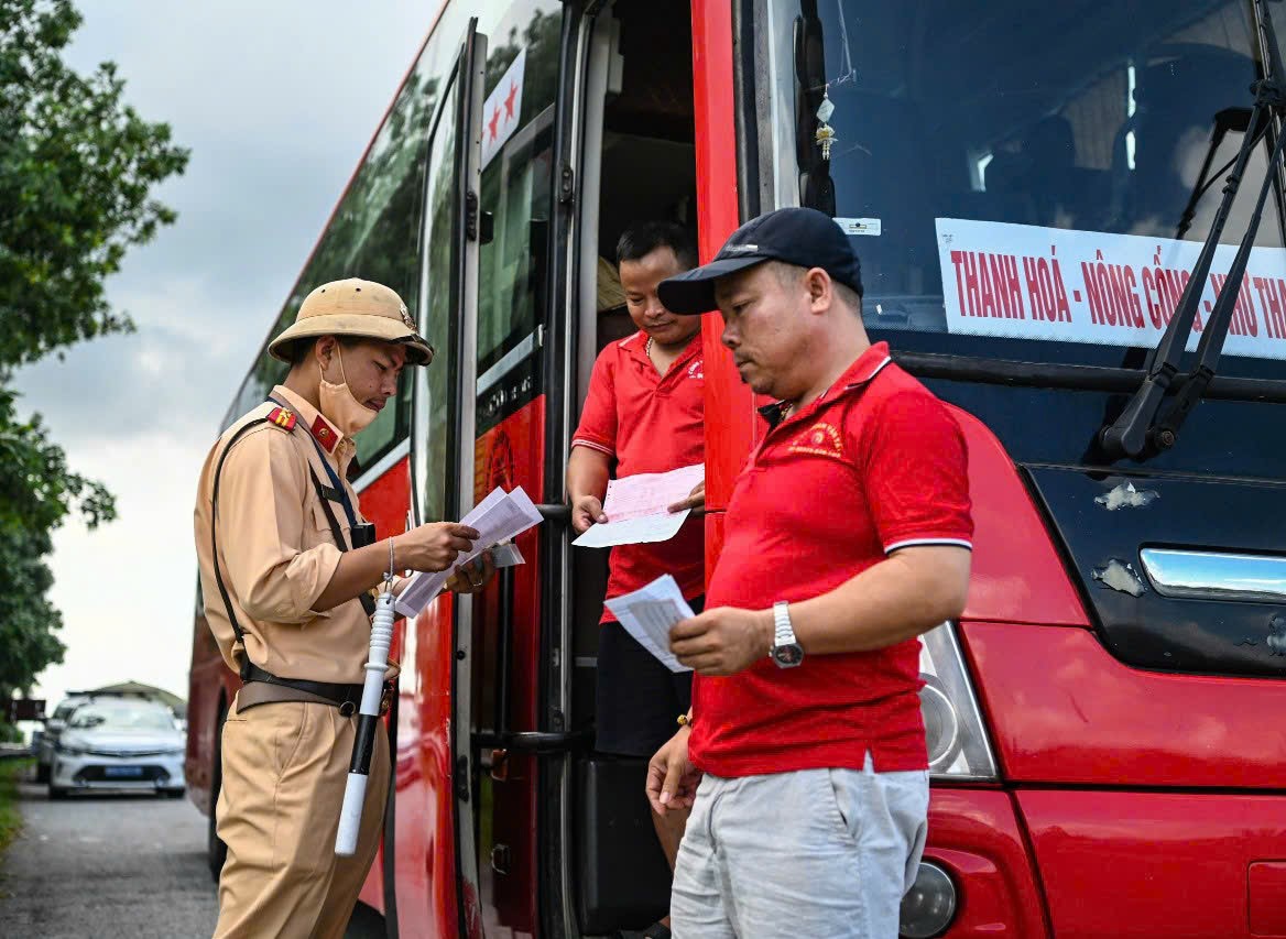 (ĐCSVN) - Phó Thủ tướng Trần Hồng Hà vừa ký Quyết định số 1043/QĐ-TTg ngày 25/9/2024 ban hành Kế hoạch triển khai Luật Trật tự, an toàn giao thông đường bộ.