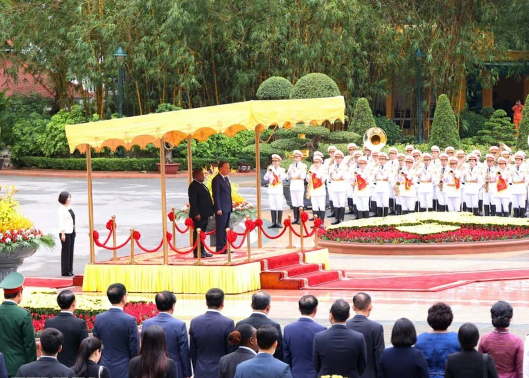 (ĐCSVN) - Sáng 9/9, tại Phủ Chủ tịch, Tổng Bí thư, Chủ tịch nước Tô Lâm và Phu nhân đã chủ trì Lễ đón chính thức Tổng thống nước Cộng hòa Mozambique Filipe Jacinto Nyusi và Phu nhân thăm chính thức Việt Nam.