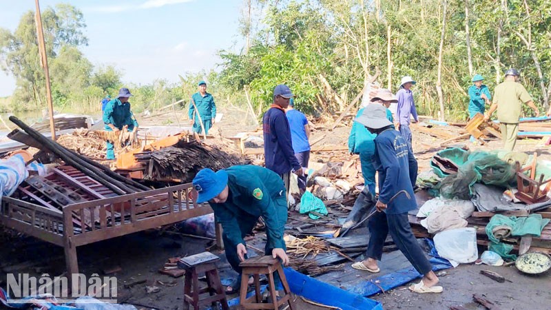  Kiên Giang: Mưa lớn kèm lốc xoáy làm sập và tốc mái 52 căn nhà 