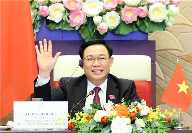 (ĐCSVN) - Chủ tịch Quốc hội Vương Đình Huệ mong muốn Chủ tịch CPP Hun Sen trên cương vị Chủ tịch Thượng viện sẽ tiếp tục chỉ đạo các Ủy ban của Thượng viện Campuchia phối hợp tốt với các Ủy ban của Quốc hội Việt Nam phát huy hơn nữa vai trò của cơ quan lập pháp trong xây dựng thể chế, hoàn thiện pháp luật...