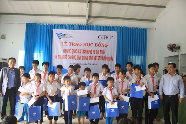  Trao 110 suất học bổng cho học sinh khuyết tật 