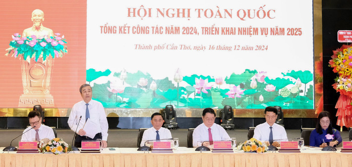 (ĐCSVN) - Năm 2024, toàn ngành Tuyên giáo đã chủ động, đổi mới, sáng tạo, tập trung tham mưu, giúp việc Ban Chấp hành Trung ương, trực tiếp và thường xuyên là Bộ Chính trị, Ban Bí thư Trung ương Đảng, cấp ủy các cấp tăng cường lãnh đạo, chỉ đạo triển khai hiệu quả công tác xây dựng Đảng về chính trị, tư tưởng, đạo đức và các lĩnh vực Tuyên giáo, đạt những kết quả nổi bật.