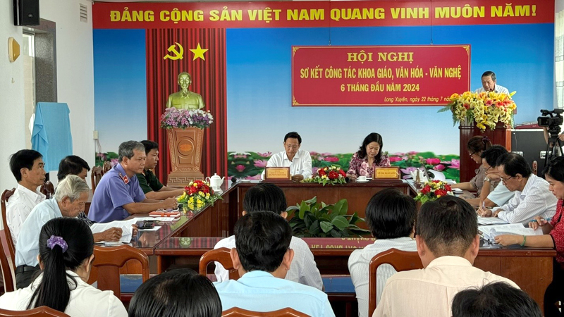 (ĐCSVN) - 6 tháng cuối năm, Ban Tuyên giáo Thành ủy Long Xuyên tiếp tục phối hợp đẩy mạnh tuyên truyền chủ trương của Đảng, pháp luật của Nhà nước tới cán bộ, đảng viên và Nhân dân.