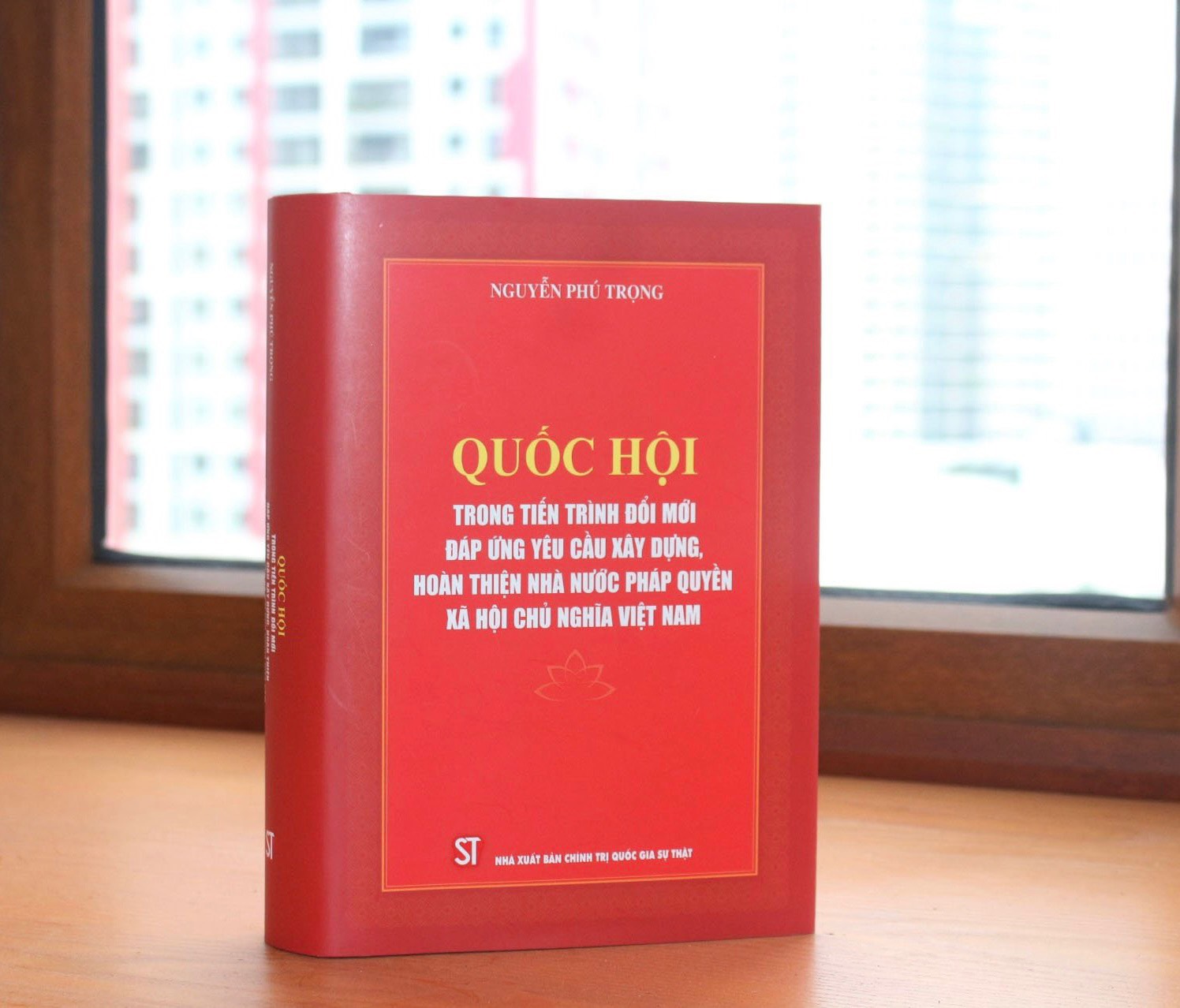 (ĐCSVN) - Đó là cảm nhận của PGS.TS. Nguyễn Hồng Vinh, nguyên Ủy viên Trung ương Đảng, nguyên Tổng Biên tập Báo Nhân Dân về cuốn sách “Quốc hội trong tiến trình đổi mới đáp ứng yêu cầu xây dựng, hoàn thiện Nhà nước pháp quyền xã hội chủ nghĩa Việt Nam” của Tổng Bí thư Nguyễn Phú Trọng vừa được ra mắt bạn đọc.