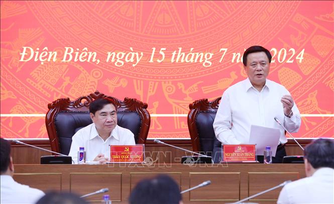 (ĐCSVN) - Đồng chí Nguyễn Xuân Thắng đề nghị Đảng bộ và chính quyền tỉnh Điện Biên tiếp tục phát huy truyền thống đoàn kết, sáng tạo, “tinh thần và ý chí Điện Biên”, khắc phục mọi khó khăn, tận dụng mọi tiềm năng phát triển, biến thách thức thành cơ hội, tập trung chỉ đạo, lãnh đạo, điều hành để đẩy nhanh tháo gỡ “điểm nghẽn” về kết cấu hạ tầng giao thông...