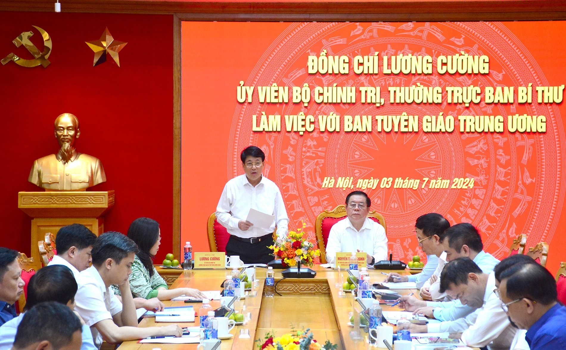 (ĐCSVN) – Thường trực Ban Bí thư Lương Cường khẳng định, Ban Tuyên giáo Trung ương đã tích cực tham mưu, giúp việc Ban Chấp hành Trung ương, Bộ Chính trị, Ban Bí thư trong công tác xây dựng Đảng về chính trị, tư tưởng, đạo đức. Đây là 03 nhiệm vụ rất quan trọng trong công tác xây dựng Đảng.