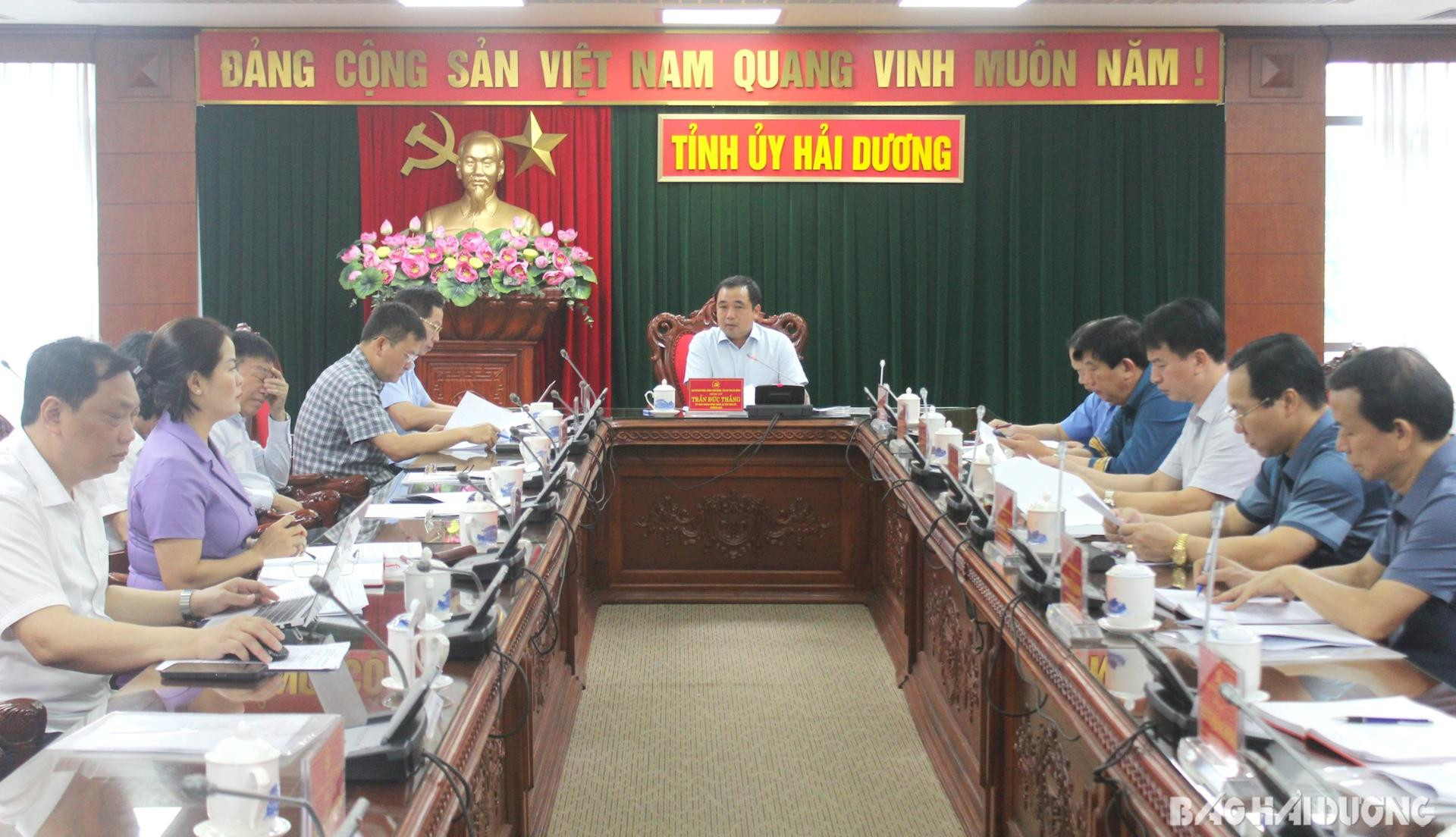 (ĐCSVN) - Ban Chỉ đạo Phòng, chống tham nhũng, tiêu cực tỉnh Hải Dương quyết định đưa 2 vụ án ra khỏi diện theo dõi, chỉ đạo; tiếp tục theo dõi, chỉ đạo đối với 2 vụ án và bổ sung 1 vụ việc vào diện theo dõi, chỉ đạo.