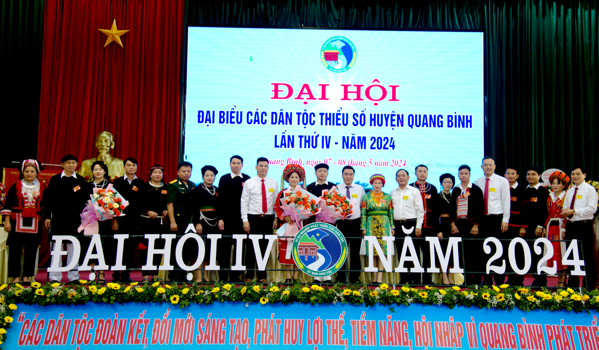 (ĐCSVN) - 140 đại biểu đại diện cho trên 63 nghìn đồng bào các DTTS trong toàn huyện Quang Bình đã về dự Đại hội đại biểu các DTTS lần thứ IV, nhiệm kỳ 2024 - 2029 với chủ đề “Các dân tộc đoàn kết, đổi mới sáng tạo, phát huy lợi thế, tiềm năng, hội nhập vì Quang Bình phát triển”. Đây là địa phương được tỉnh Hà Giang lựa chọn tổ chức Đại hội điểm cấp huyện