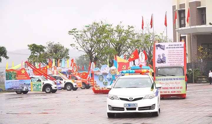 (ĐCSVN) - Liên hoan “Đưa thông tin về cơ sở” tỉnh Thừa Thiên Huế là dịp để cho các đội tuyên truyền lưu động giao lưu, trao đổi nghiệp vụ, kinh nghiệm, nhằm nâng cao chất lượng hoạt động phục vụ công tác thông tin, tuyên truyền tại các địa phương và trong các lực lượng vũ trang của tỉnh; xây dựng phong trào văn hóa, văn nghệ quần chúng ở cơ sở, đưa văn hóa về cơ sở, đặc biệt là vùng sâu, vùng xa, vùng có điều kiện kinh tế còn khó khăn…