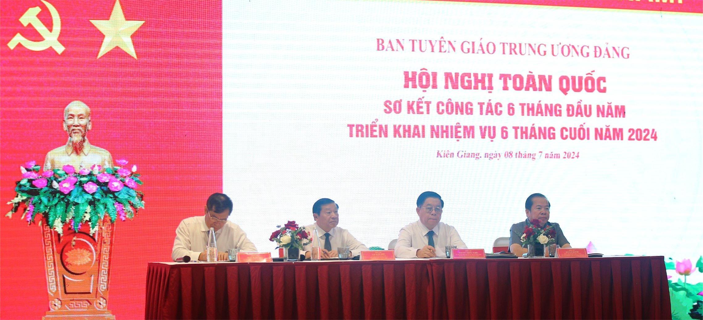 (ĐCSVN) - Đánh giá cao những kết quả đạt được của toàn ngành Tuyên giáo trong 6 tháng đầu năm 2024, đồng chí Nguyễn Trọng Nghĩa, Ủy viên Bộ Chính trị, Bí thư Trung ương Đảng, Trưởng Ban Tuyên giáo Trung ương đề nghị toàn Ngành phát huy tinh thần chủ động, sáng tạo, quyết tâm vượt qua khó khăn để hoàn thành tốt nhiệm vụ đề ra.