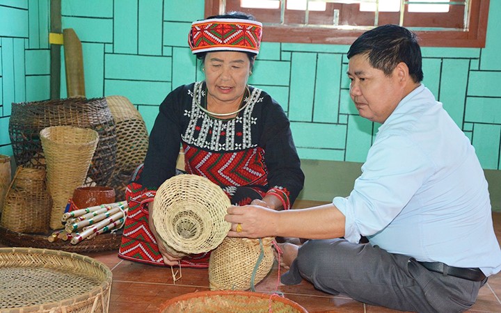  Bí thư Đảng ủy xã trách nhiệm, gương mẫu 