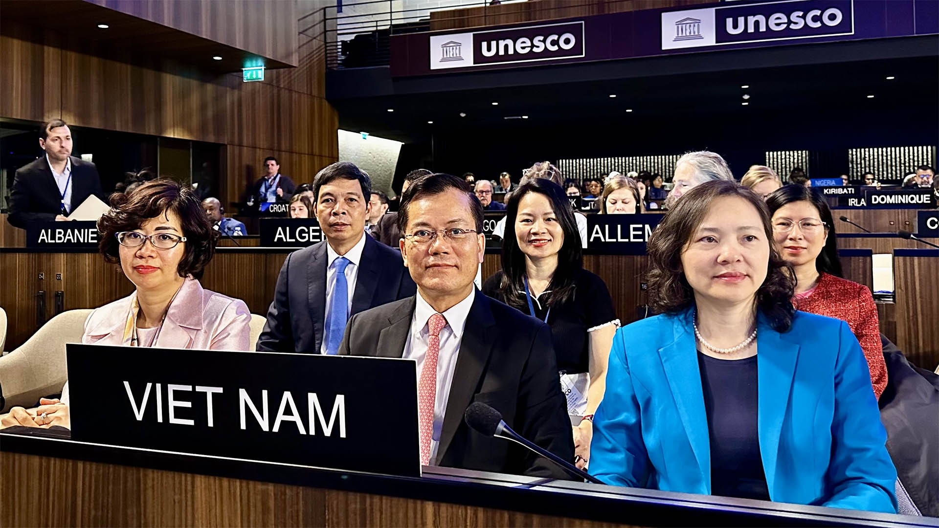 (ĐCSVN) - Thứ trưởng Bộ Ngoại giao Hà Kim Ngọc - Chủ tịch Ủy ban quốc gia UNESCO Việt Nam nhấn mạnh ý nghĩa quan trọng của sự kiện này, một lần nữa cho thấy vị thế và uy tín quốc tế ngày càng cao của Việt Nam, sự ủng hộ, tin tưởng của cộng đồng quốc tế đối với vai trò và năng lực điều hành của Việt Nam tại các thể chế đa phương toàn cầu, và đặc biệt là sự ghi nhận đối với những đóng góp của Việt Nam trong gìn giữ, bảo tồn và phát huy giá trị di sản phi vật thể trong nước và trên thế giới.