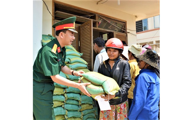  Bồi dưỡng tiếng Khmer và Ê Đê cho cán bộ, chiến sĩ quân đội 