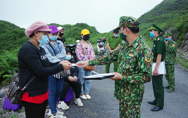  “Lá chắn thép” phòng, chống dịch nơi biên giới 