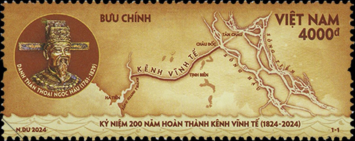 (ĐCSVN) - Bộ tem bưu chính “Kỷ niệm 200 năm hoàn thành kênh Vĩnh Tế (1824 - 2024)” gồm một mẫu thể hiện hình ảnh sơ đồ kênh Vĩnh Tế gắn với các địa danh liên quan cùng chân dung Thoại Ngọc Hầu, vị quan triều Nguyễn chỉ huy đào công trình này.