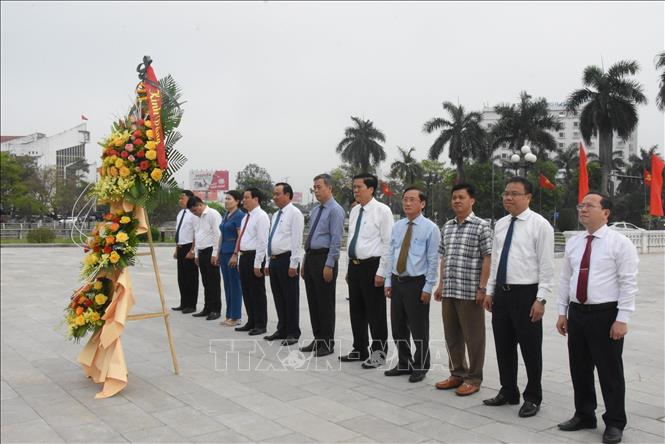 (ĐCSVN) - Ngày 7/4, tỉnh Quảng Trị long trọng tổ chức Lễ dâng hương, hoa tưởng niệm 117 năm ngày sinh Tổng Bí thư Lê Duẩn (1907 - 2024).