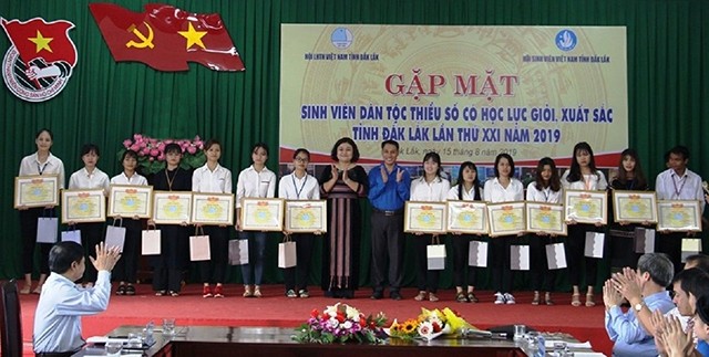  Ðác Lắc tuyên dương 73 sinh viên DTTS học giỏi 