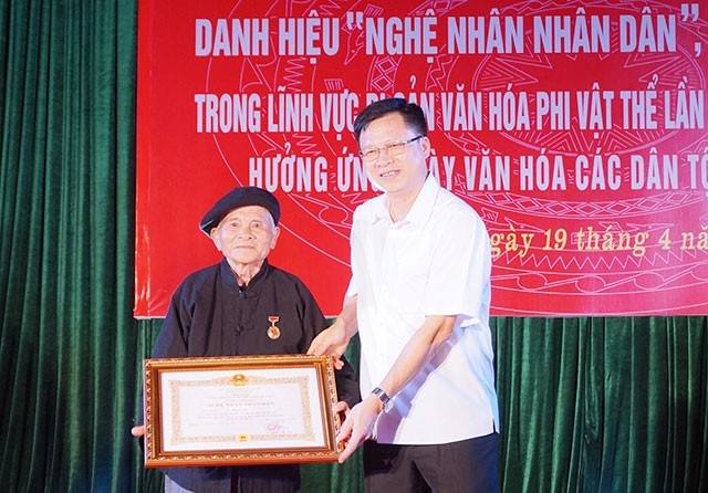  Nghệ nhân của nhân dân 