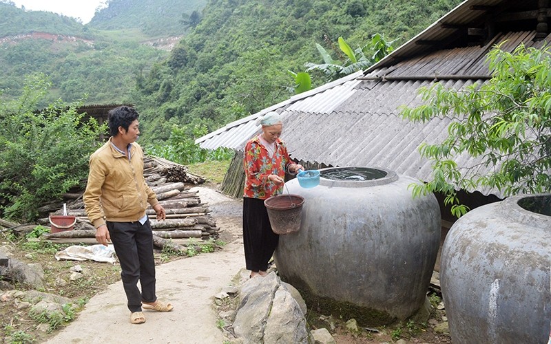  Giải quyết tình trạng thiếu đất sản xuất và nước sinh hoạt 