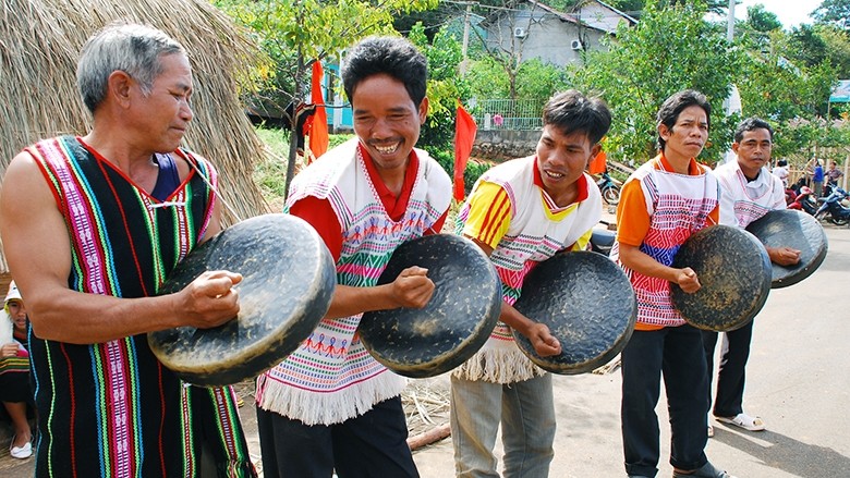  Bảo tồn nghệ thuật diễn tấu cồng chiêng Tây Nguyên 