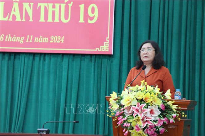 (ĐCSVN) - Năm 2024, kinh tế - xã hội của Bến Tre đã đạt được một số kết quả khá quan trọng. So với chỉ tiêu Nghị quyết Tỉnh ủy năm 2024, ước cả năm có 19/24 chỉ tiêu đạt và vượt chỉ tiêu.