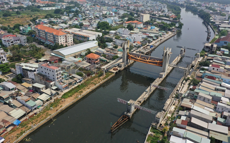 (ĐCSVN) – Thành phố sẽ tiến hành rà soát, thống kê toàn bộ các dự án, công trình tồn đọng, dừng thi công, trụ sở, công sở không sử dụng hoặc sử dụng chưa hiệu quả thuộc phạm vi, địa bàn quản lý của Thành phố, qua đó, góp phần sử dụng hiệu quả các nguồn lực, triển khai nhanh các công trình, dự án, không để thất thoát, lãng phí.