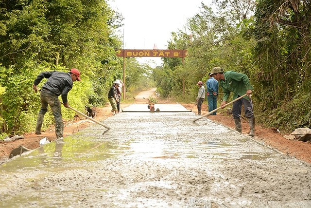  Xây dựng và ban hành tiêu chí xác định xã, thôn hoàn thành mục tiêu Chương trình 135 