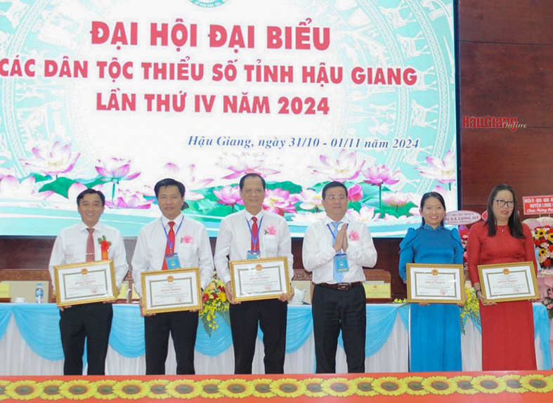 (ĐCSVN) - Giai đoạn 2024 - 2029, tỉnh Hậu Giang tiếp tục ưu tiên phát triển toàn diện, bền vững xã vùng đồng bào dân tộc thiểu số và ấp đặc biệt khó khăn; chú trọng khai thác tiềm năng, phát huy lợi thế vùng đồng bào dân tộc thiểu số, đổi mới, sáng tạo, đẩy mạnh phát triển kinh tế, đảm bảo an sinh xã hội.