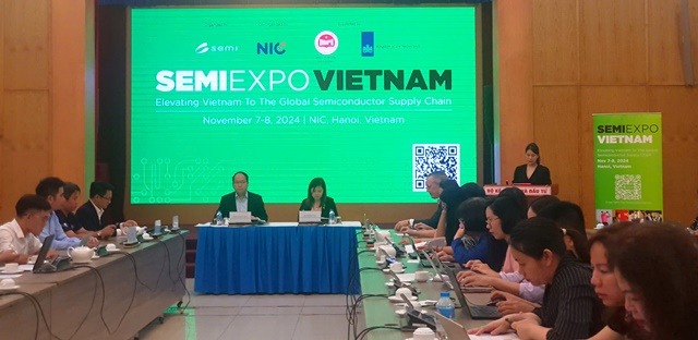 (ĐCSVN) - Lần đầu tiên được tổ chức tại Việt Nam, SEMIExpo Viet Nam 2024 là một trong các chương trình nhằm triển khai các định hướng, chỉ đạo và nhiệm vụ giao cho Bộ Kế hoạch và Đầu tư về phát triển hệ sinh thái ngành công nghiệp bán dẫn Việt Nam và quảng bá môi trường kinh doanh, cơ hội đầu tư vào Việt Nam với các đối tác bán dẫn toàn cầu.