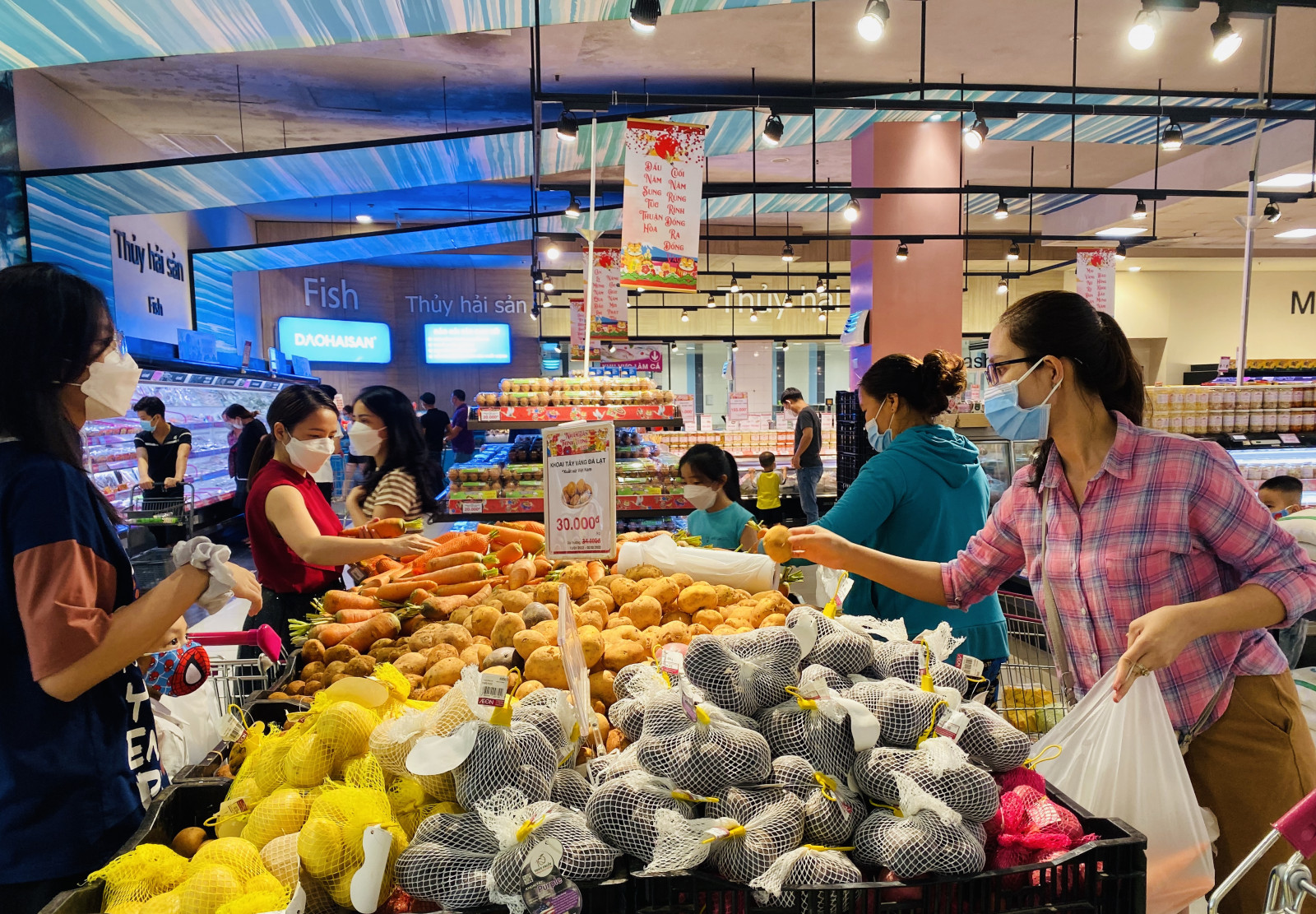 (ĐCSVN) - Vụ Thị trường trong nước (Bộ Công thương) vừa cho biết đã phân công Tổ công tác của Vụ trong ngày 9/9 thường trực tại tỉnh Quảng Ninh và Hải Phòng để nắm bắt tình hình thị trường và phối hợp với địa phương triển khai kịp thời các biện pháp khắc phục thiệt hại sau bão.