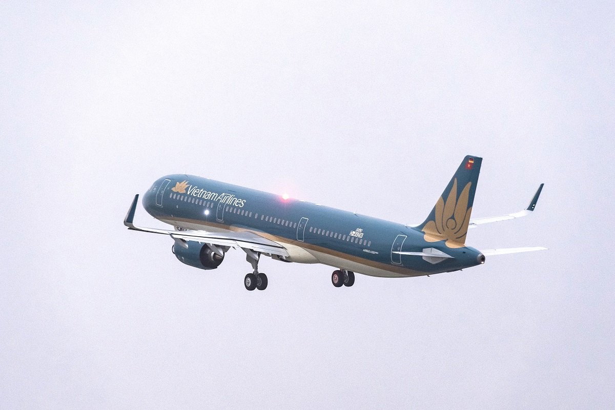 (ĐCSVN) - Đường bay thẳng Hà Nội - Phnom Penh của Vietnam Airlines sẽ chính thức khai trương từ ngày 27/10/2024. Nhân dịp mở đường bay mới, Hãng hàng không Quốc gia giới thiệu ưu đãi giá vé khứ hồi chỉ hơn 6 triệu đồng cùng chương trình nhân đôi dặm thưởng hấp dẫn.