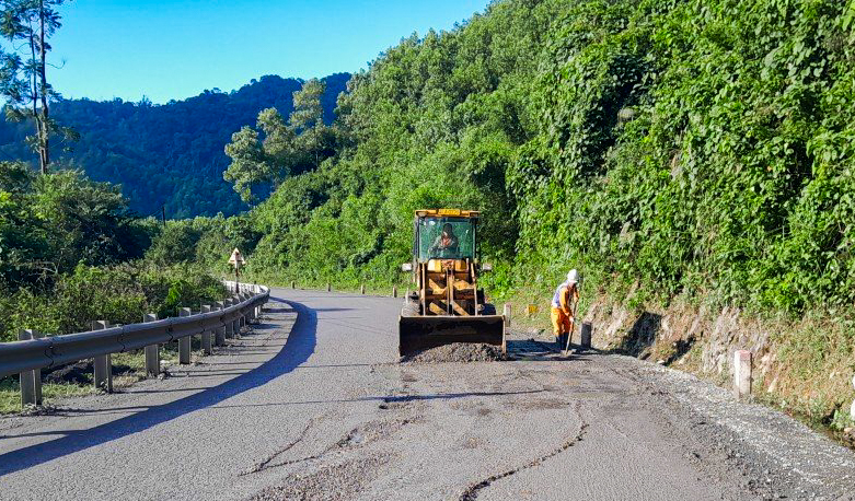 (ĐCSVN) – Ngày 12/8, Cục Đường bộ Việt Nam trình Bộ Giao thông Vận tải (GTVT) phê duyệt chủ trương đầu tư Dự án cải tạo, nâng cấp Quốc lộ 15D đoạn từ đường Hồ Chí Minh nhánh Tây đến Cửa khẩu quốc tế La Lay, tỉnh Quảng Trị từ nguồn vốn đầu tư công trung hạn giai đoạn 2026 - 2030.