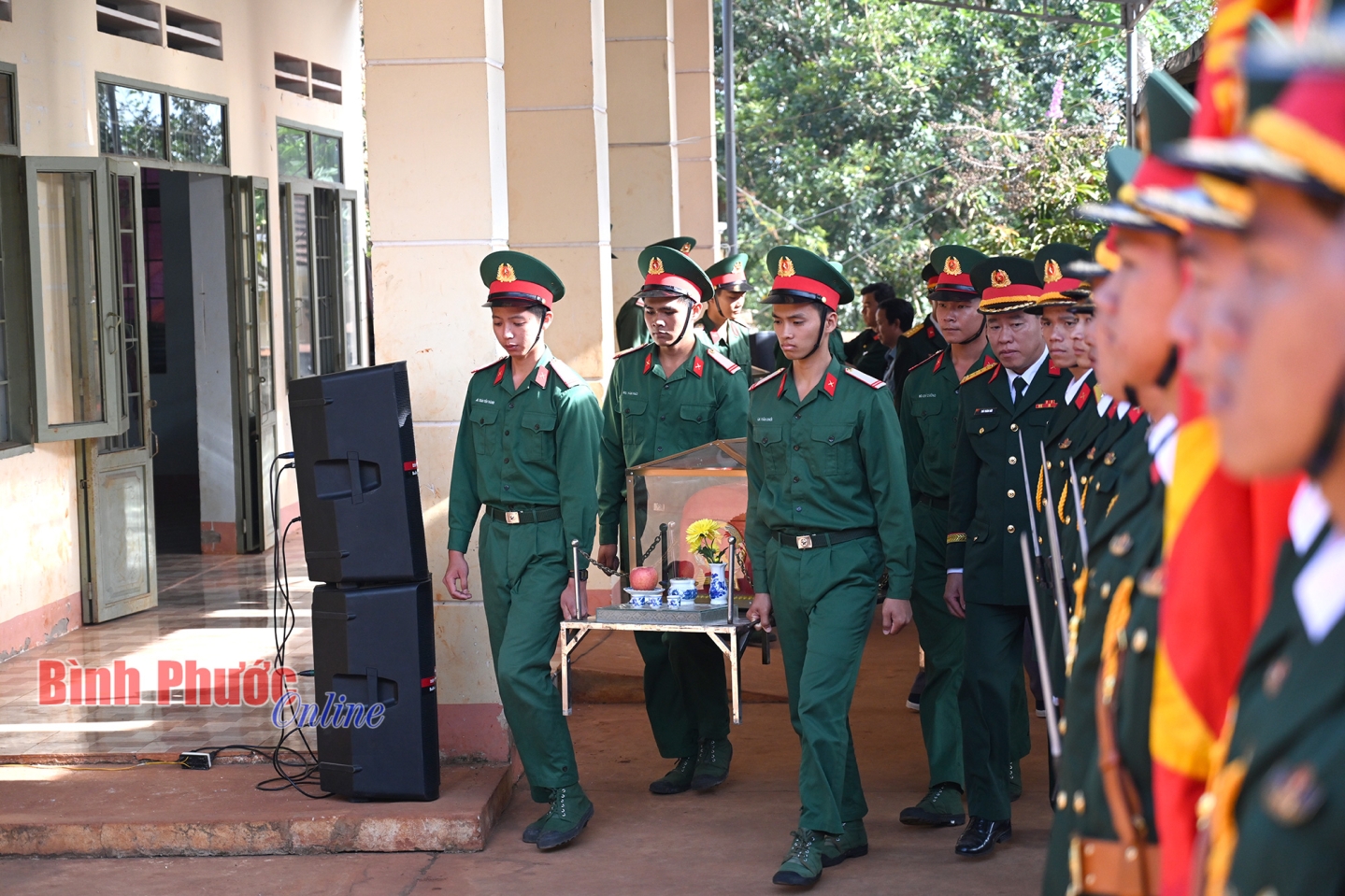 (ĐCSVN) - Đội K72 – Bộ Chỉ huy quân sự tỉnh Bình Phước cho biết, qua 118 ngày thực hiện nhiệm vụ, đơn vị đã tổ chức khảo sát, tìm kiếm tại 10 vị trí, phát hiện 6 vị trí có mộ liệt sĩ, quy tập được 105 bộ hài cốt liệt sĩ, trong đó phần lớn tại khu vực sân bay Lộc Ninh.