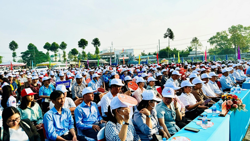 (ĐCSVN) - Triển khai “Tháng hành động vì bình đẳng giới và phòng ngừa, ứng phó với bạo lực trên cơ sở giới”, tỉnh An Giang quyết tâm từng bước thu hẹp dần khoảng cách giới trên mọi lĩnh vực.