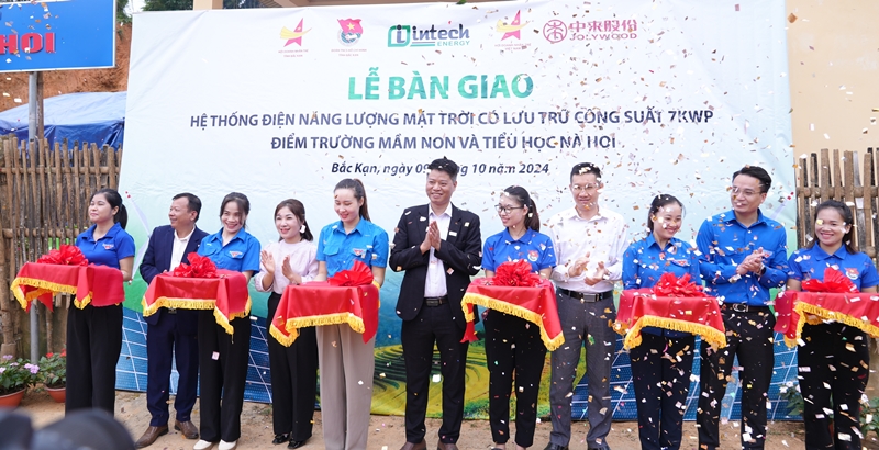 (ĐCSVN) - Tiếp nối hành trình thiện nguyện, lan tỏa yêu thương và mục tiêu mang nguồn điện sạch thắp sáng tương lai cho các trẻ em nghèo vùng cao, Intech Energy đã tiến hành lắp đặt và bàn giao Hệ thống điện năng lượng mặt trời cho hai điểm trường Mầm non, Tiểu học Nà Hoi, xã Bộc Bố, huyện Pác Nặm, tỉnh Bắc Kạn.